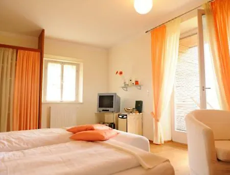Weingut Soll - Gastehaus - *